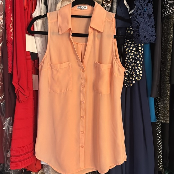Express button front sleeveless top in peachy pink! - Picture 4 of 15